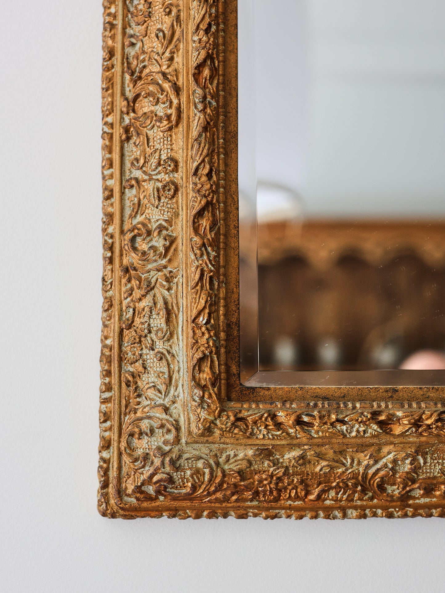 VINTAGE GUILDED MIROR