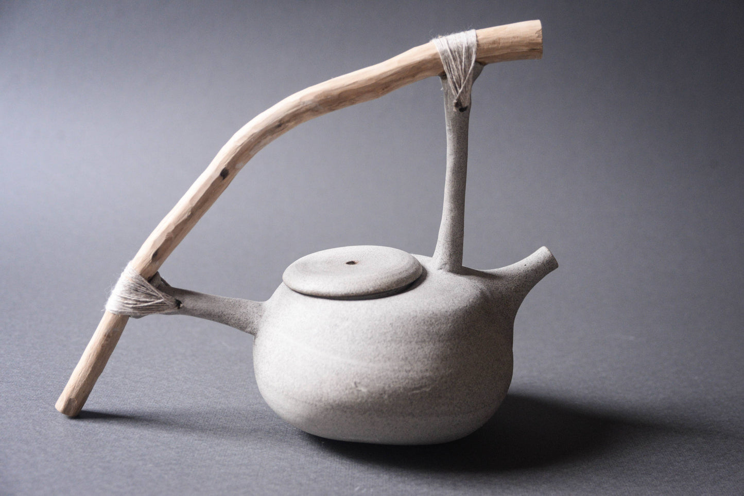 STONEWARE - TEAPOT WITH JUIPER HANDLE