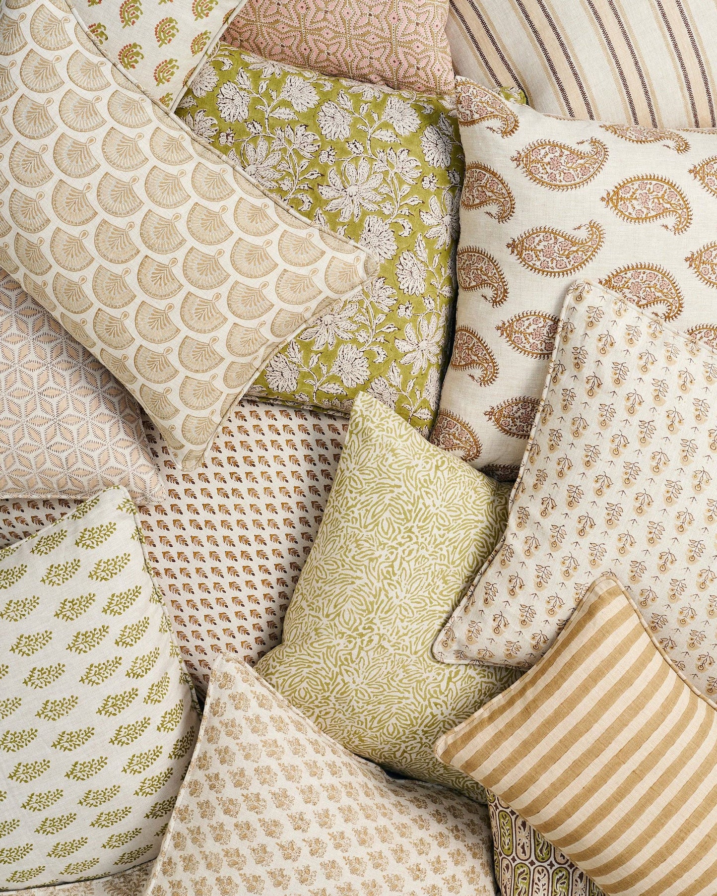 SULA PETAL PILLOW