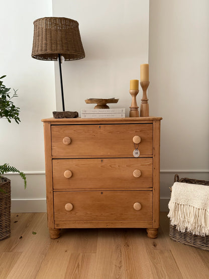 ENGLISH DRESSER