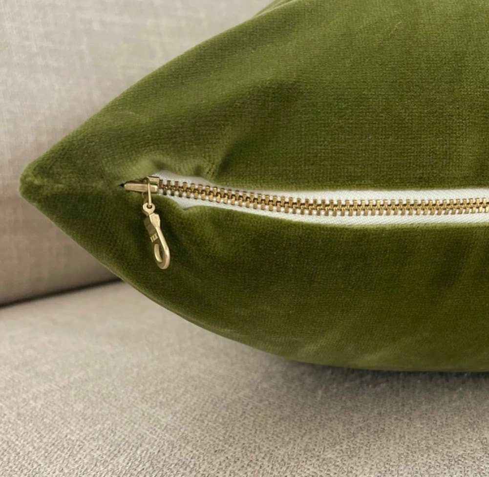 NIA GREEN VELVET PILLOW